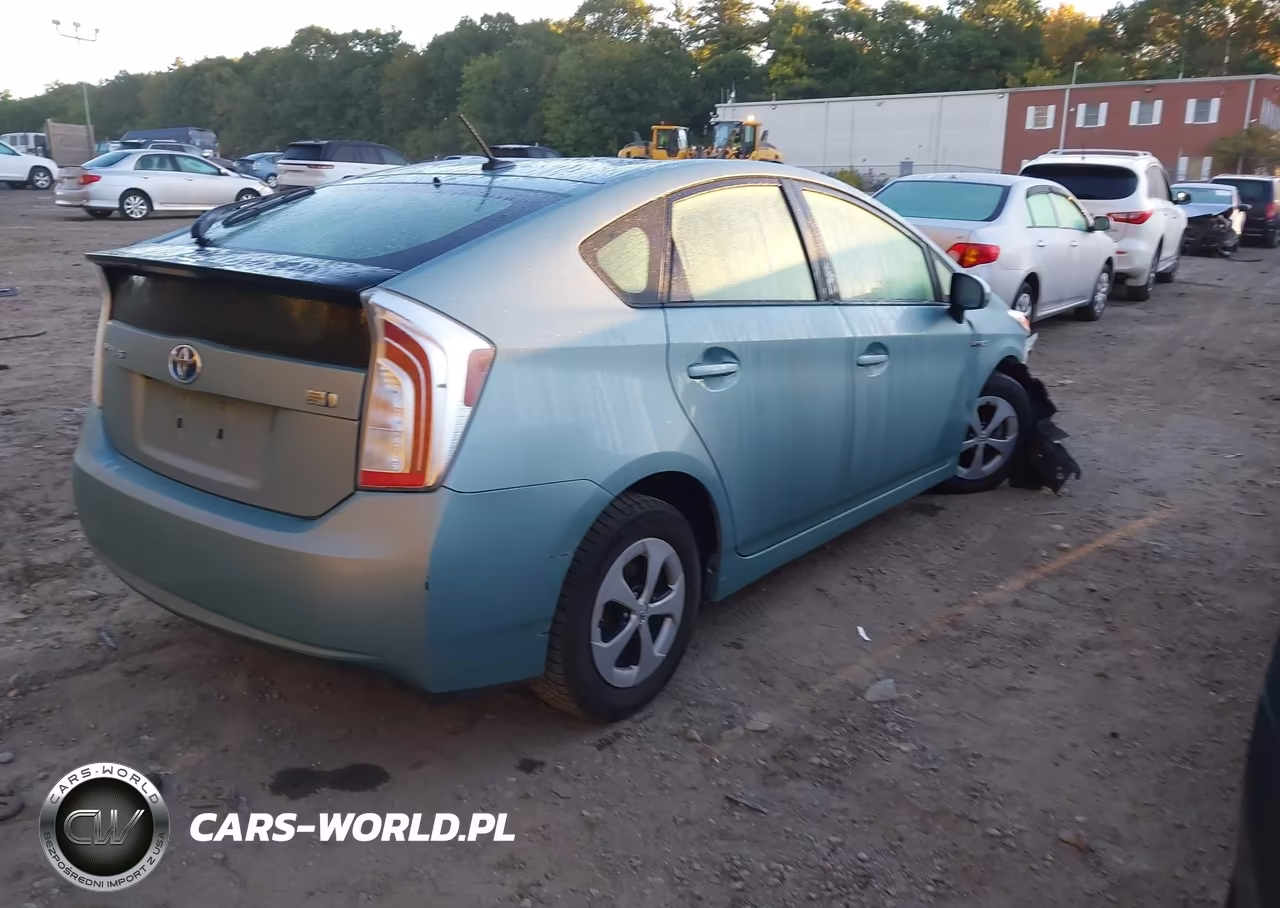 2014 Toyota Prius Three VIN:JTDKN3DU1E1834126 - 4