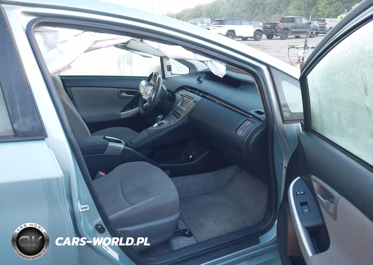 2014 Toyota Prius Three VIN:JTDKN3DU1E1834126 - 5