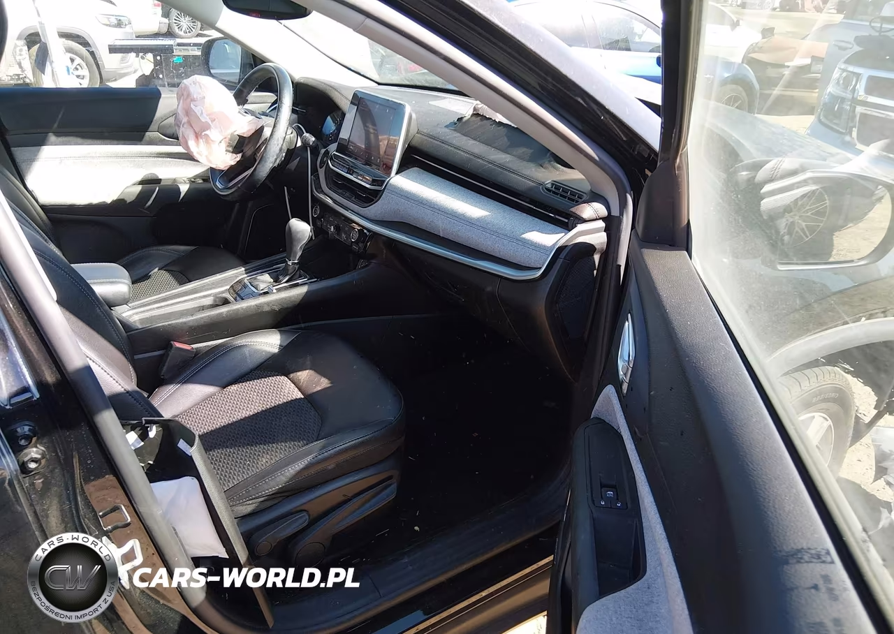 2022 Jeep Compass Latitude 4X4 VIN:3C4NJDBBXNT126756 - 5