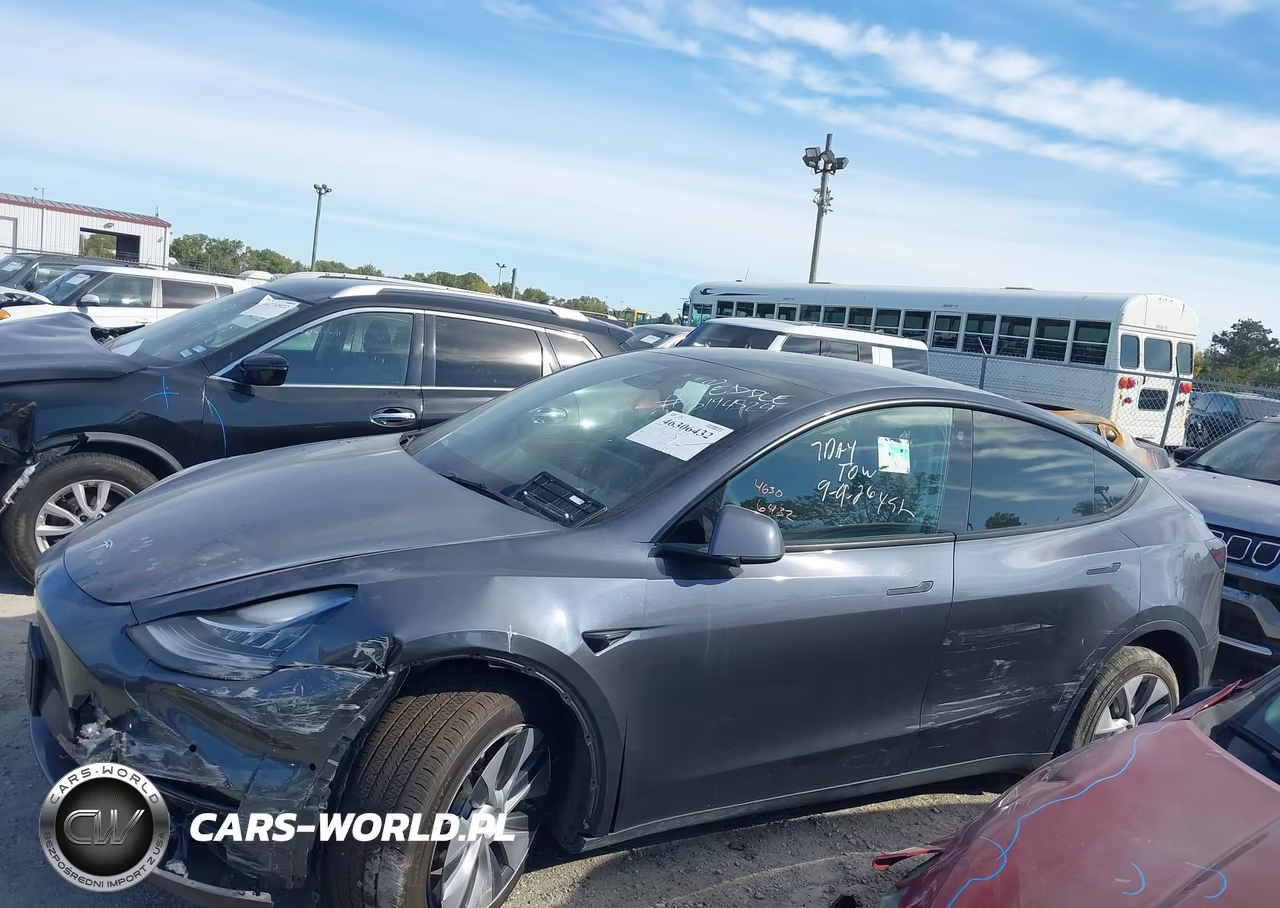 2022 Tesla Model Y Long Range Dual Motor All-Wheel Drive VIN:7SAYGDEE3NA009827 - 13