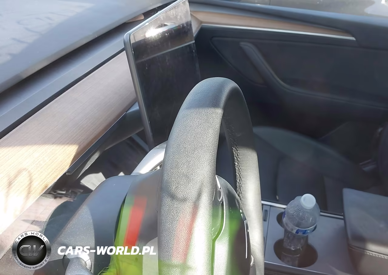 2022 Tesla Model Y Long Range Dual Motor All-Wheel Drive VIN:7SAYGDEE3NA009827 - 17