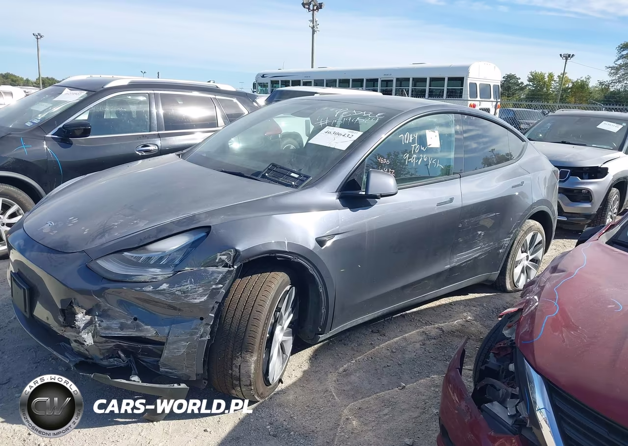2022 Tesla Model Y Long Range Dual Motor All-Wheel Drive VIN:7SAYGDEE3NA009827 - 2
