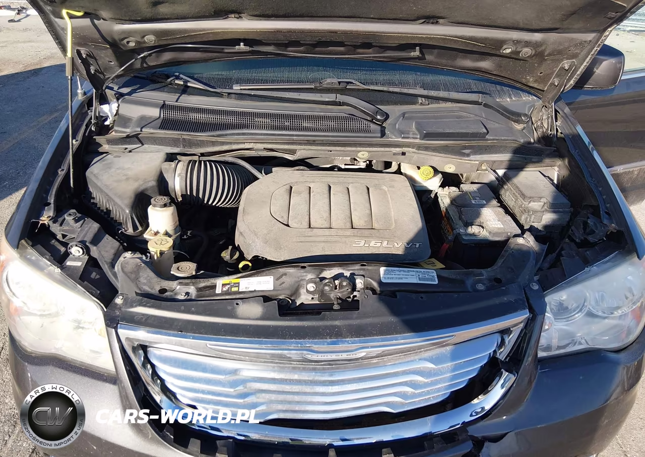 2015 Chrysler Town & Country Touring VIN:2C4RC1BG3FR577392 - 10