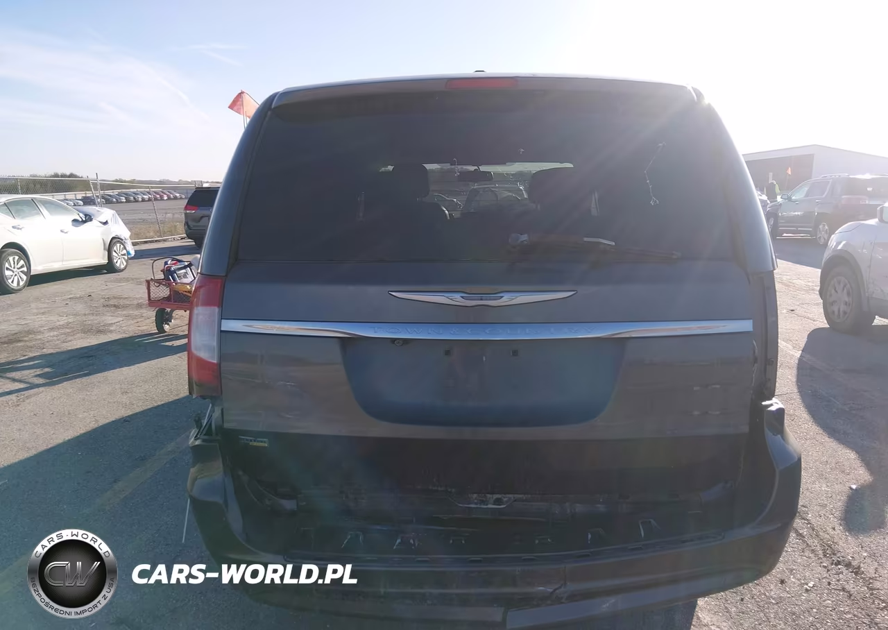 2015 Chrysler Town & Country Touring VIN:2C4RC1BG3FR577392 - 17