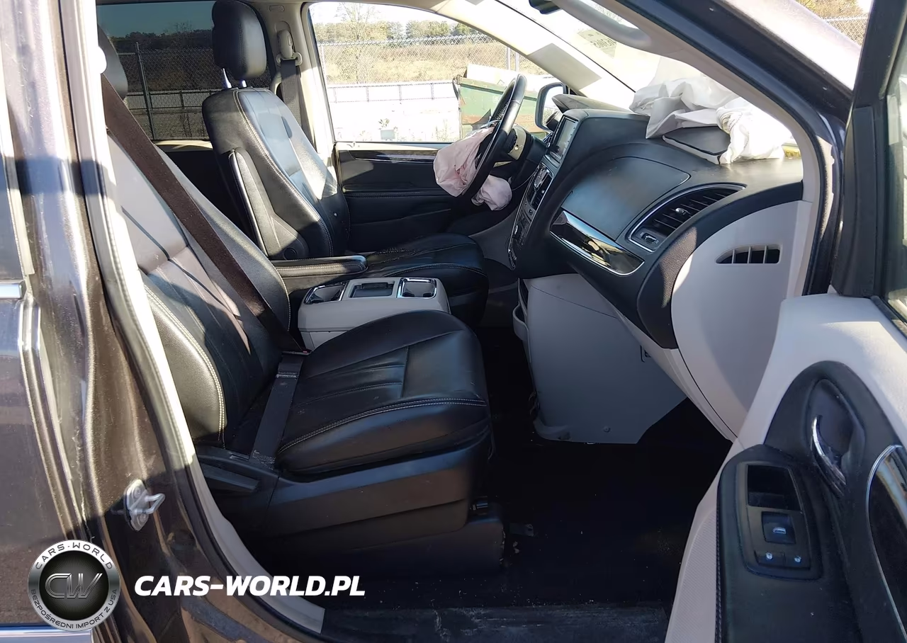 2015 Chrysler Town & Country Touring VIN:2C4RC1BG3FR577392 - 5