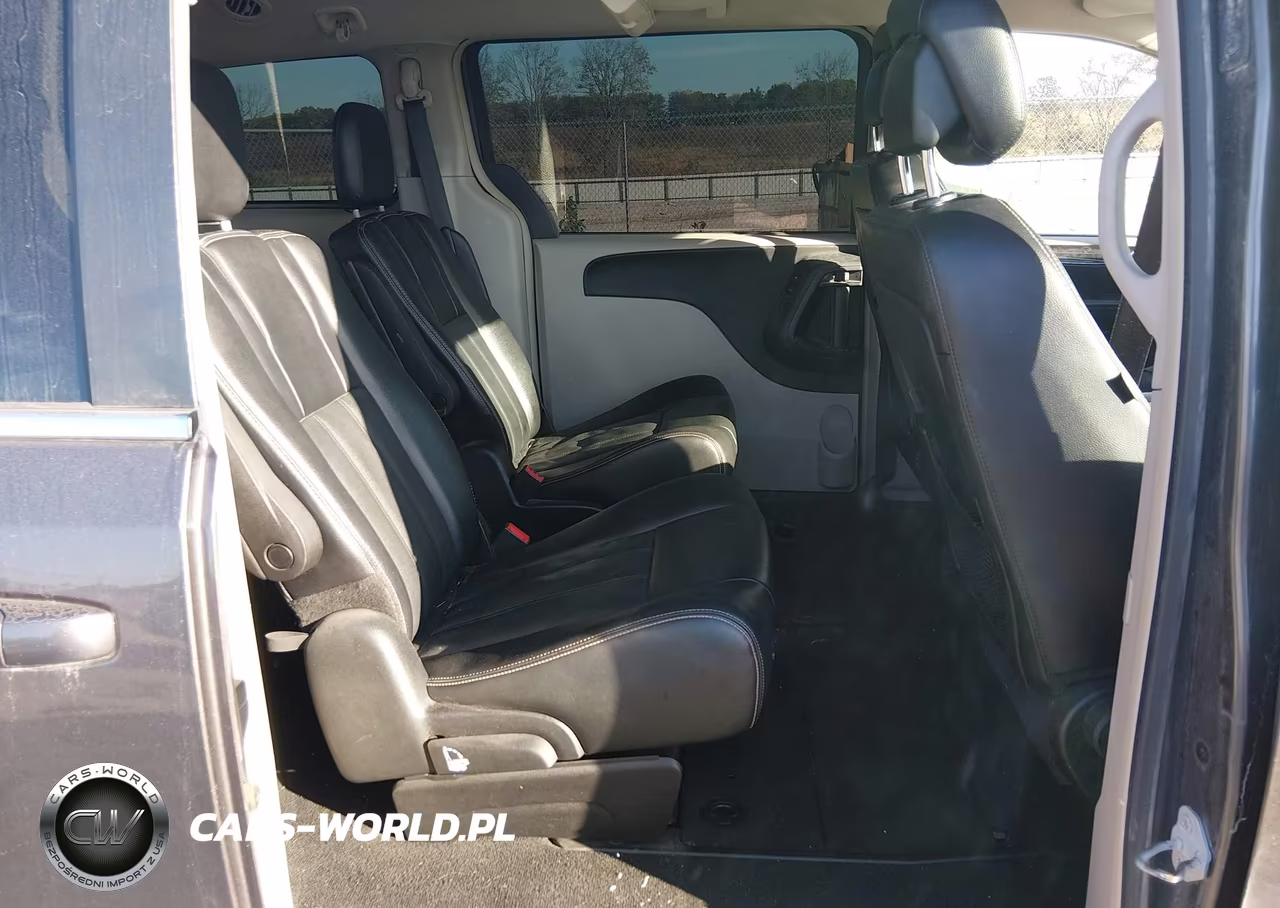 2015 Chrysler Town & Country Touring VIN:2C4RC1BG3FR577392 - 8