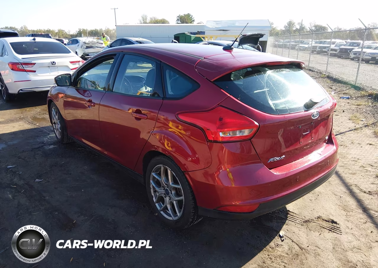 2015 Ford Focus Se VIN:1FADP3K27FL373501 - 3