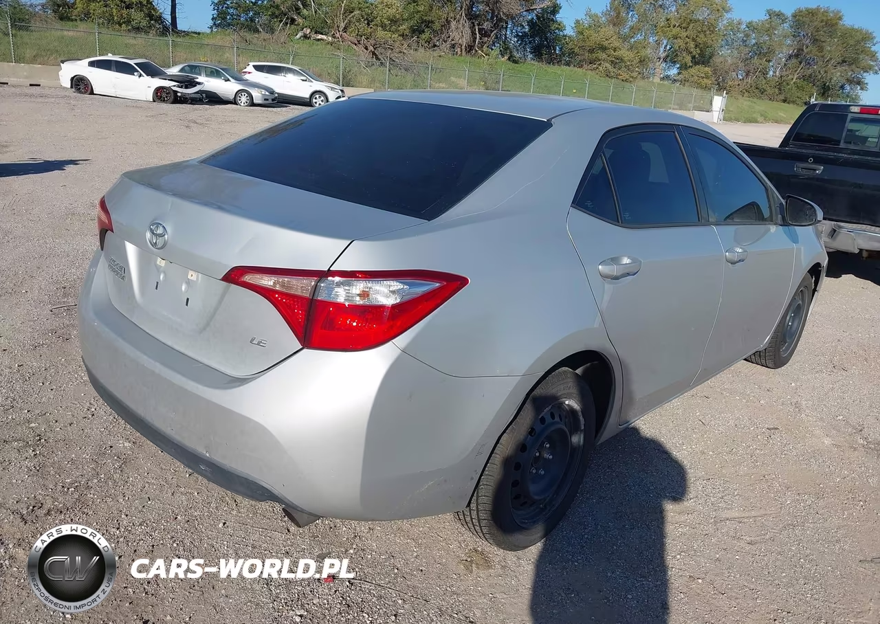 2016 Toyota Corolla Le VIN:2T1BURHE7GC526711 - 4
