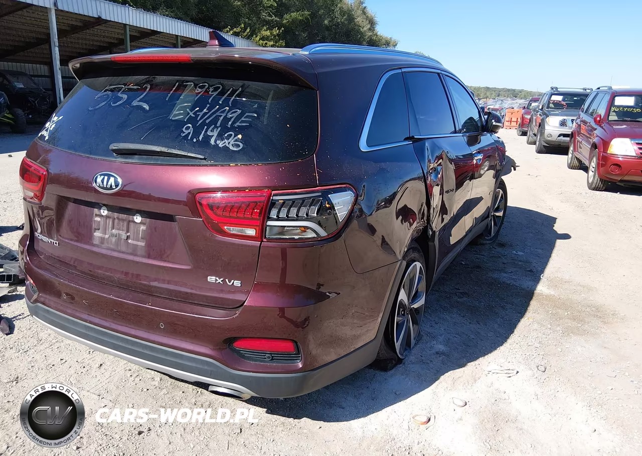 2019 Kia Sorento 3.3L Ex VIN:5XYPHDA54KG509367 - 4