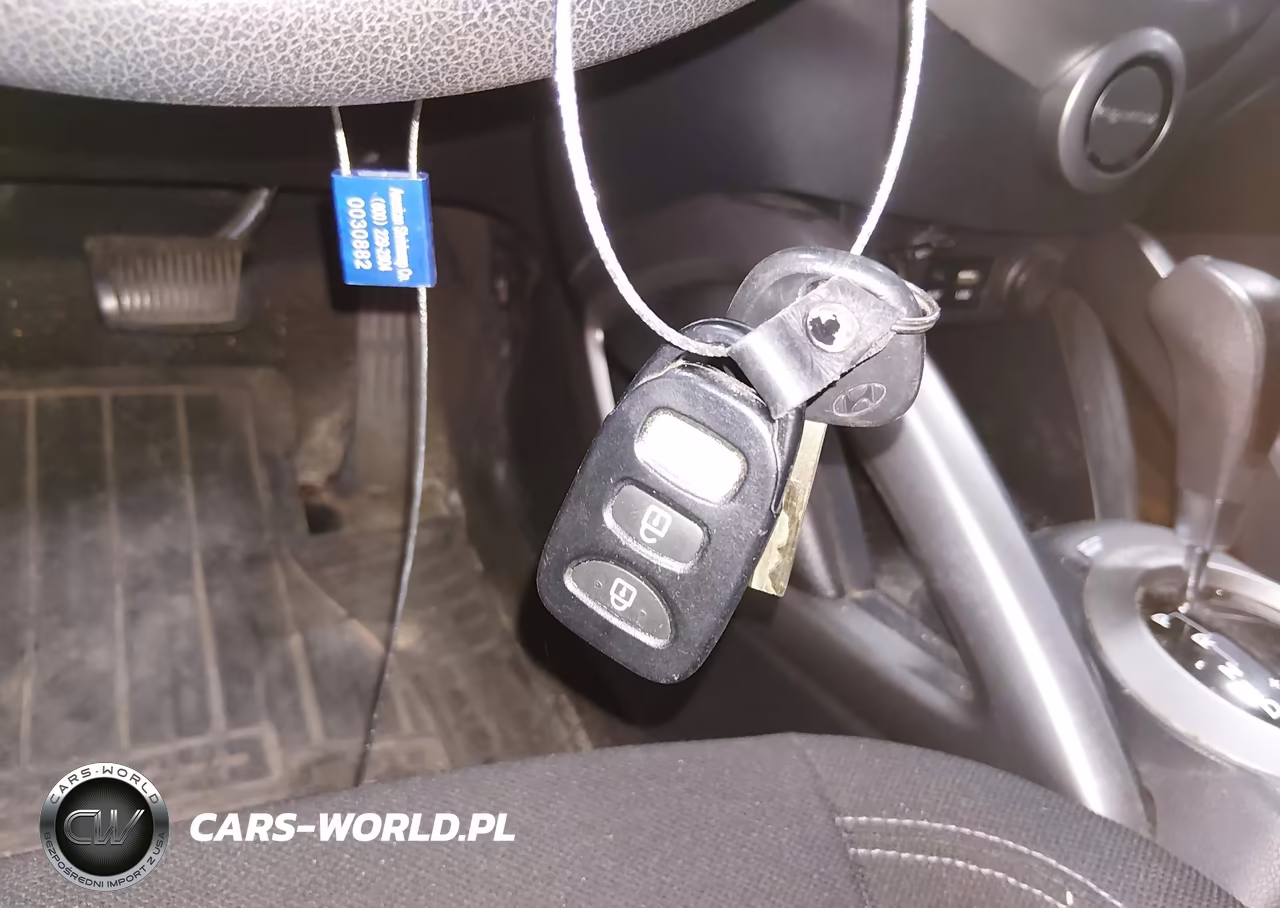 2016 Hyundai Veloster VIN:KMHTC6AD5GU277587 - 11