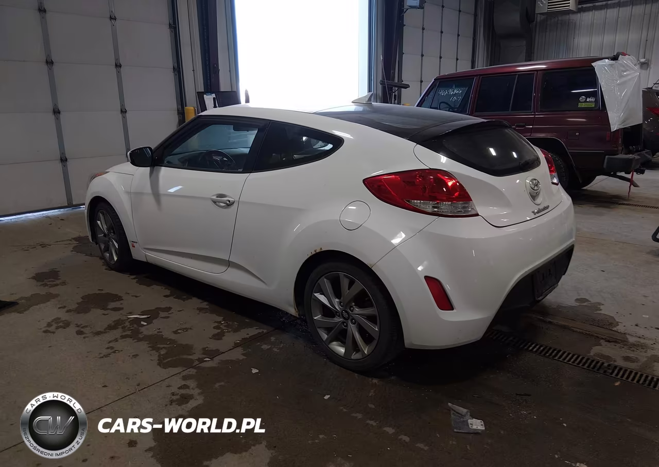 2016 Hyundai Veloster VIN:KMHTC6AD5GU277587 - 3