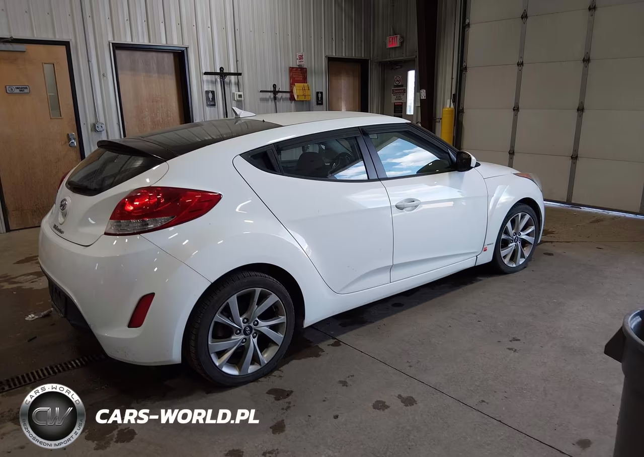 2016 Hyundai Veloster VIN:KMHTC6AD5GU277587 - 4