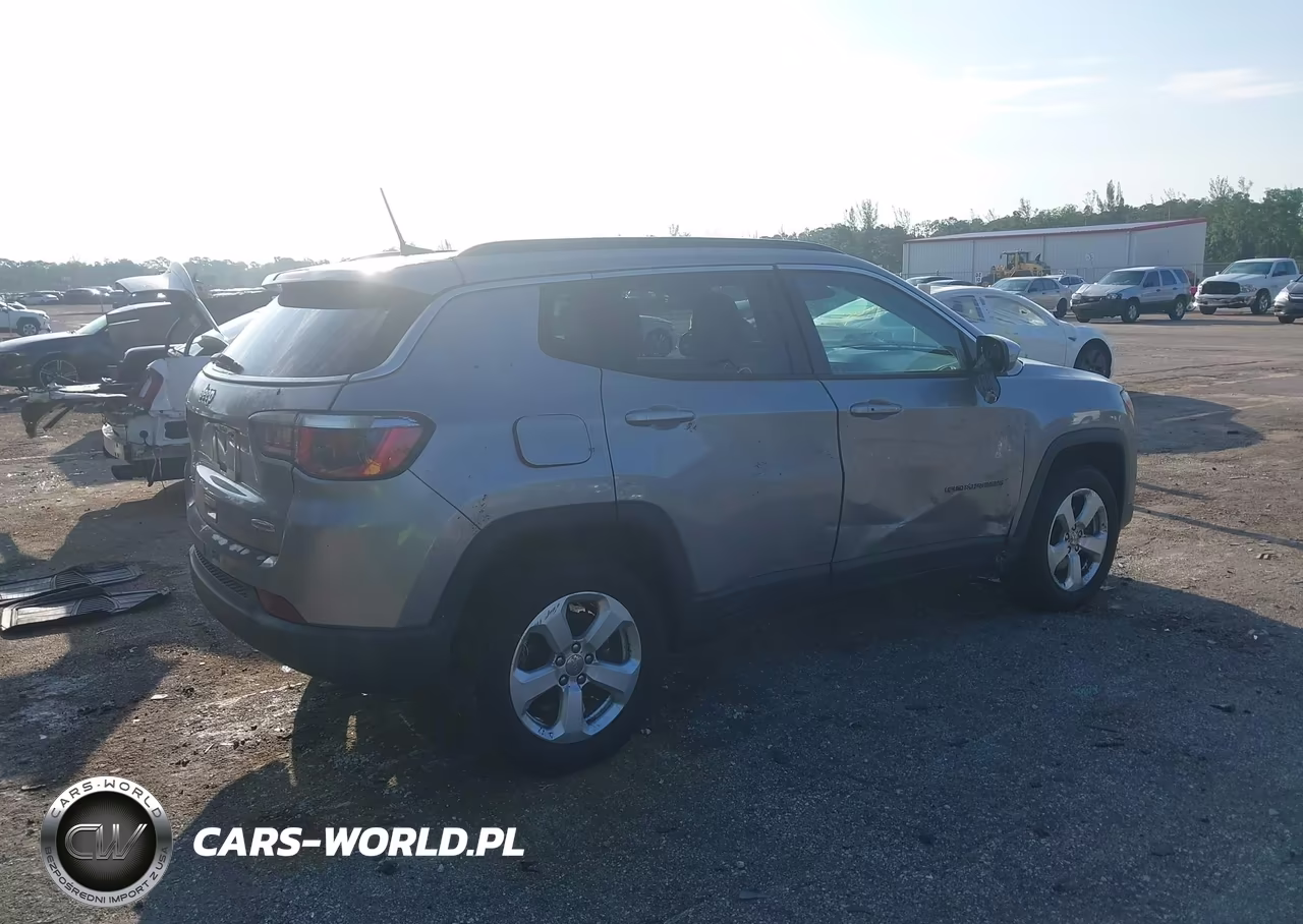 2019 Jeep Compass Latitude 4X4 VIN:3C4NJDBB2KT839498 - 4