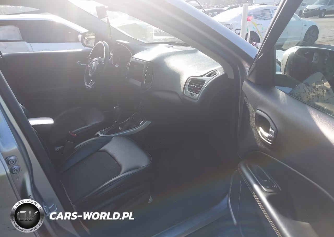 2019 Jeep Compass Latitude 4X4 VIN:3C4NJDBB2KT839498 - 5