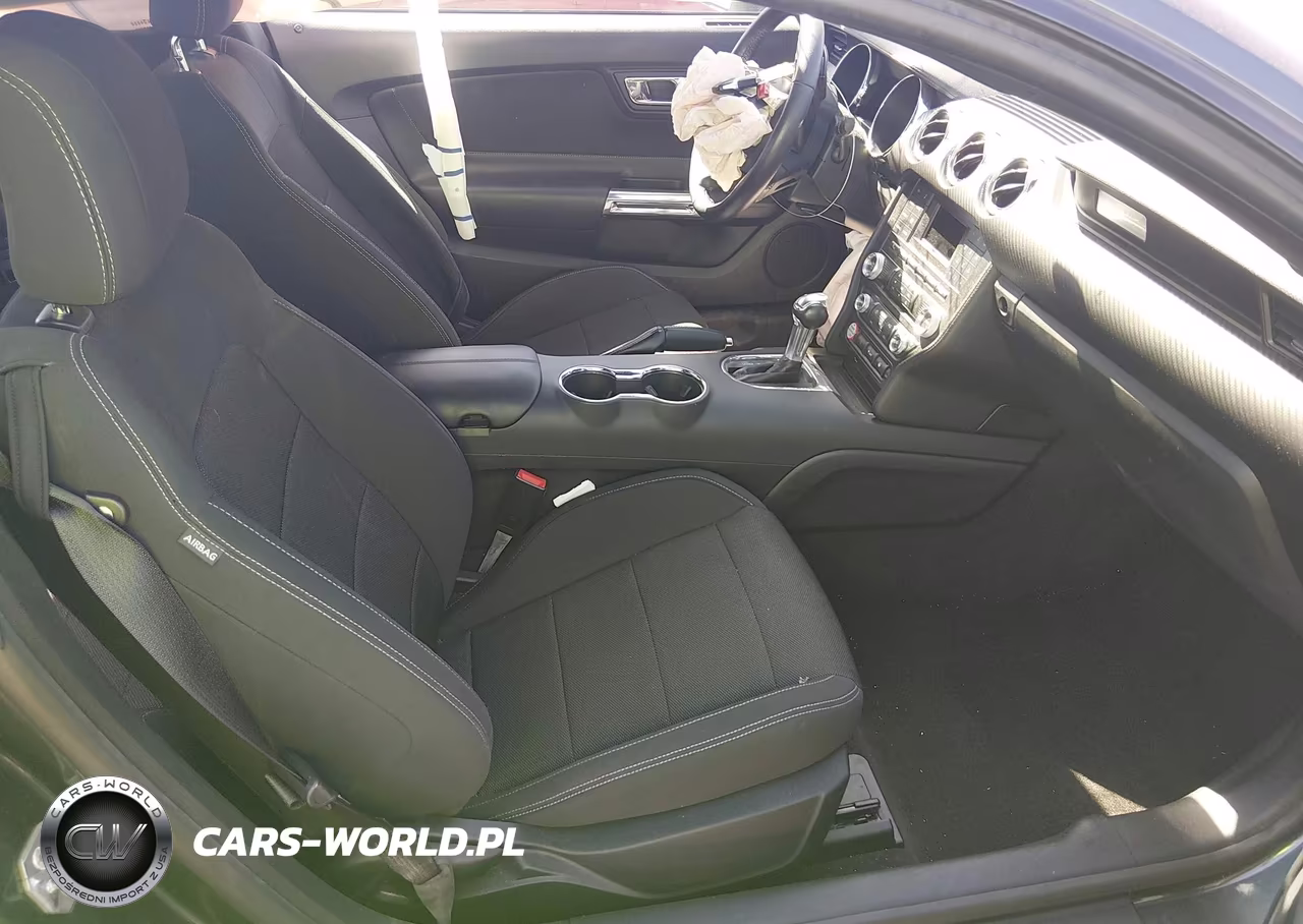 2016 Ford Mustang V6 VIN:1FA6P8AM3G5240863 - 5