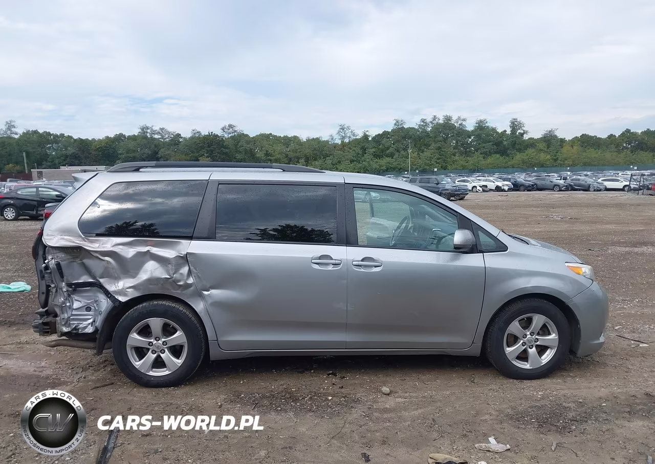 2016 Toyota Sienna Le 8 Passenger VIN:5TDKK3DC4GS755393 - 14