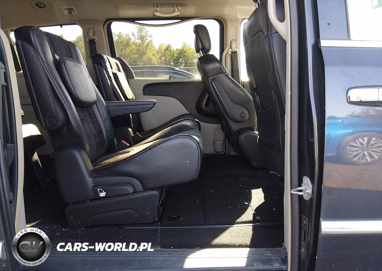 2014 Chrysler Town & Country Touring-L 30Th Anniversary VIN:2C4RC1CGXER257015 - 8
