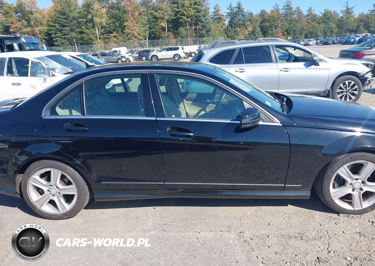 2013 Mercedes-Benz C 300 Sport 4Matic VIN:WDDGF8AB6DG115927 - 13