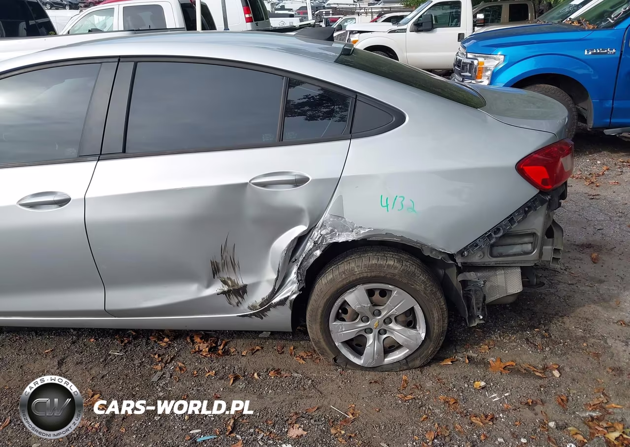 2018 Chevrolet Cruze Ls Auto VIN:1G1BC5SM2J7213045 - 18