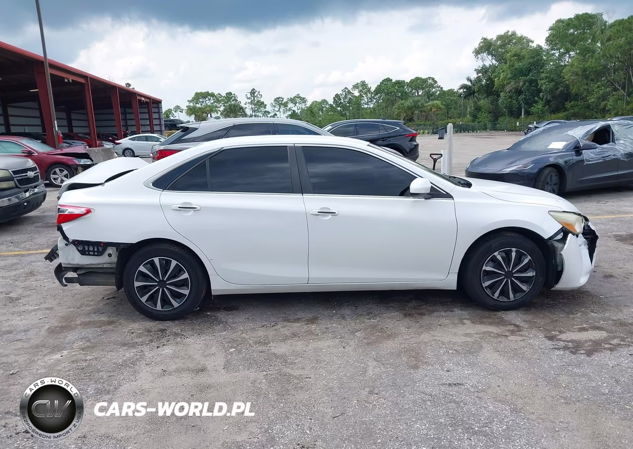 2015 Toyota Camry Le VIN:4T1BF1FK6FU001401 - 13