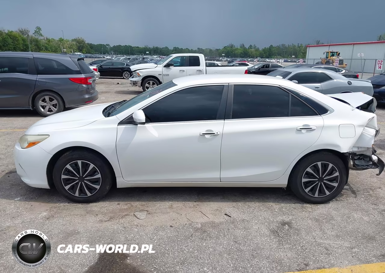 2015 Toyota Camry Le VIN:4T1BF1FK6FU001401 - 14