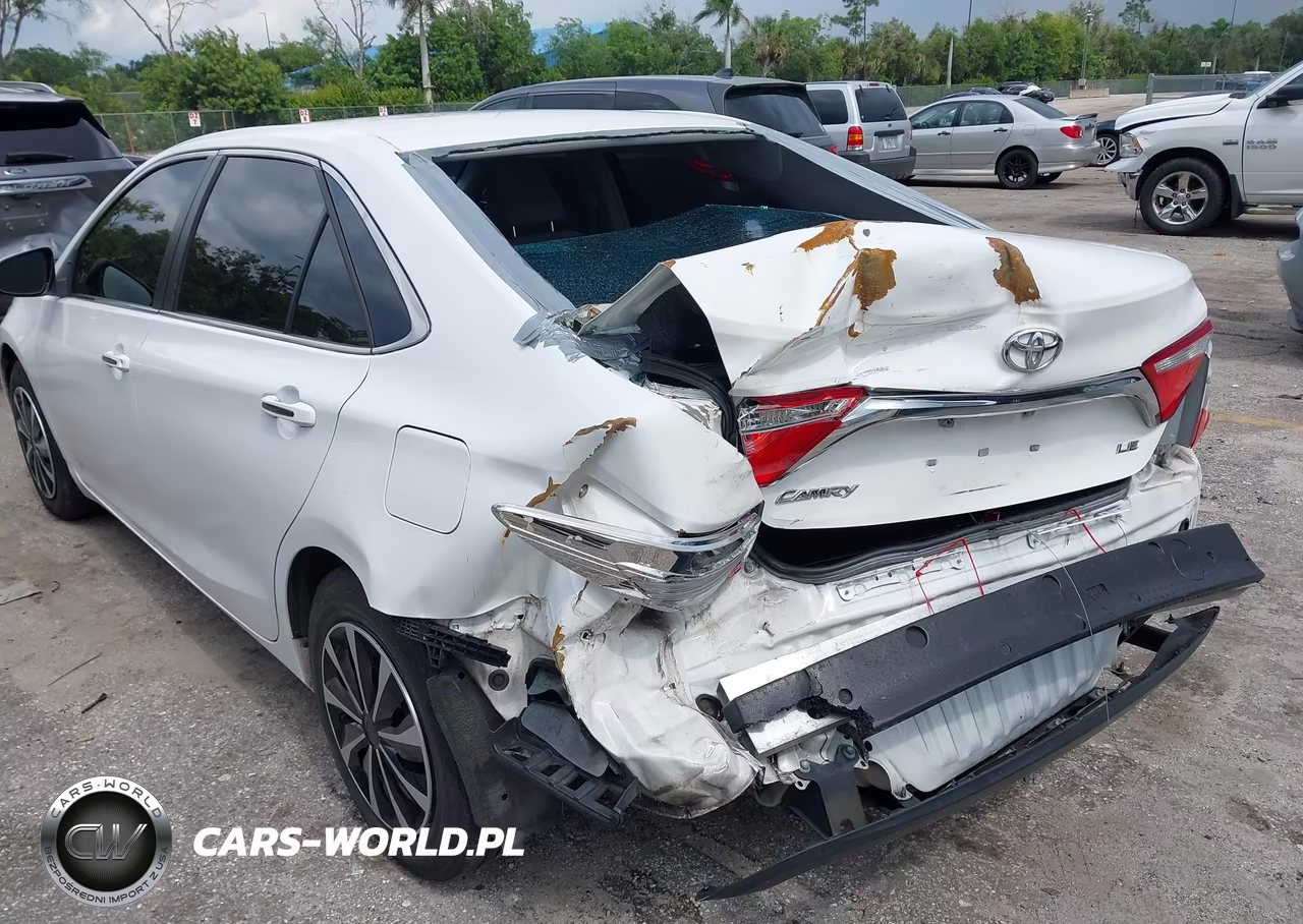 2015 Toyota Camry Le VIN:4T1BF1FK6FU001401 - 17