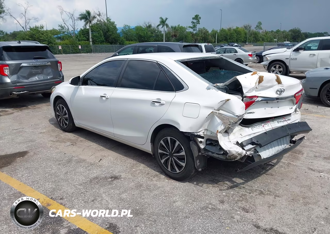 2015 Toyota Camry Le VIN:4T1BF1FK6FU001401 - 3