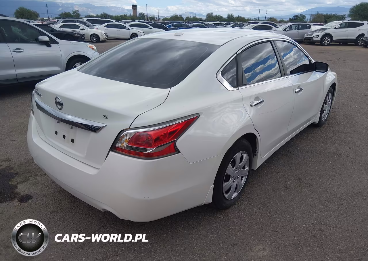2015 Nissan Altima 2.5 S VIN:1N4AL3AP0FN331767 - 4