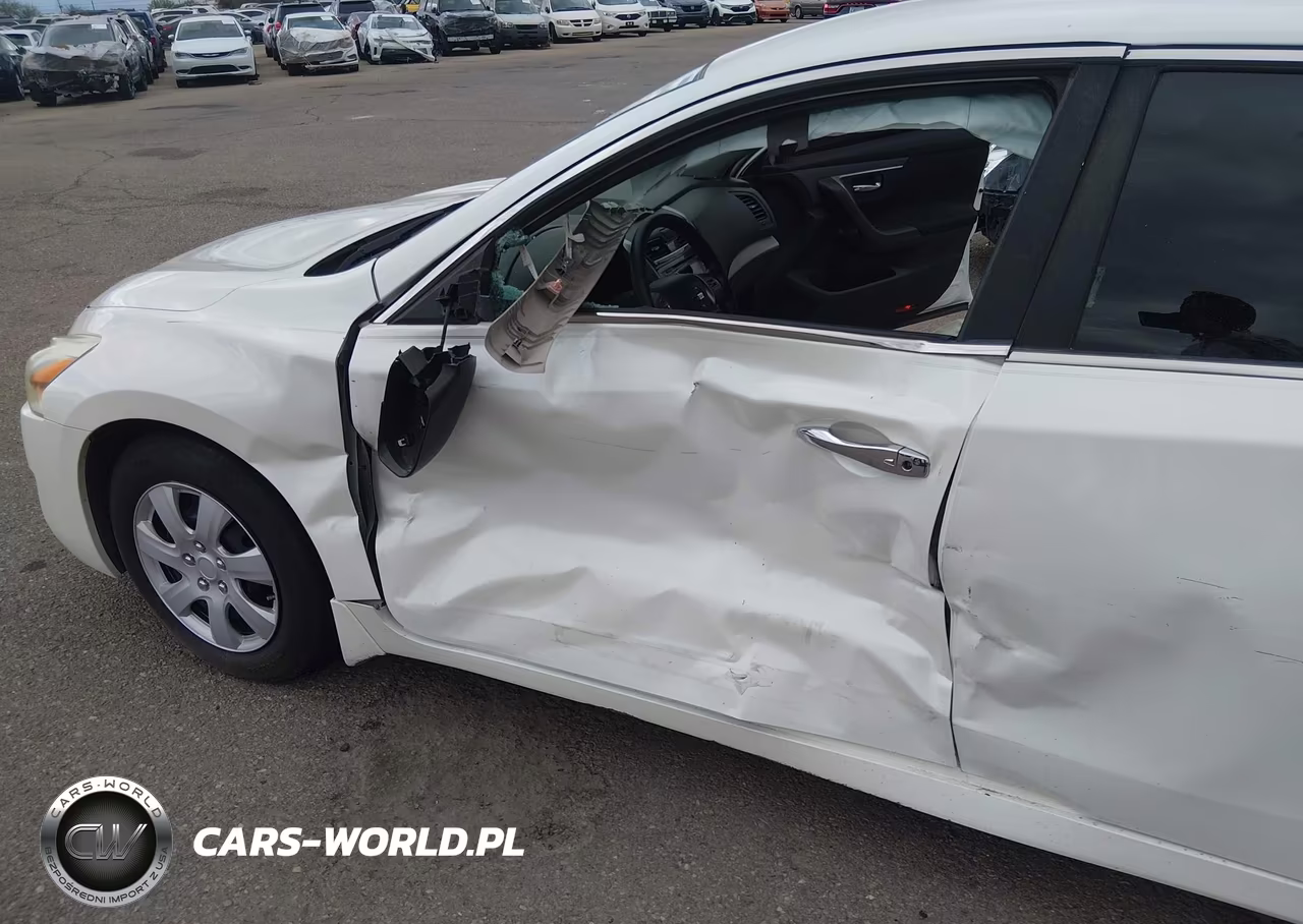 2015 Nissan Altima 2.5 S VIN:1N4AL3AP0FN331767 - 6