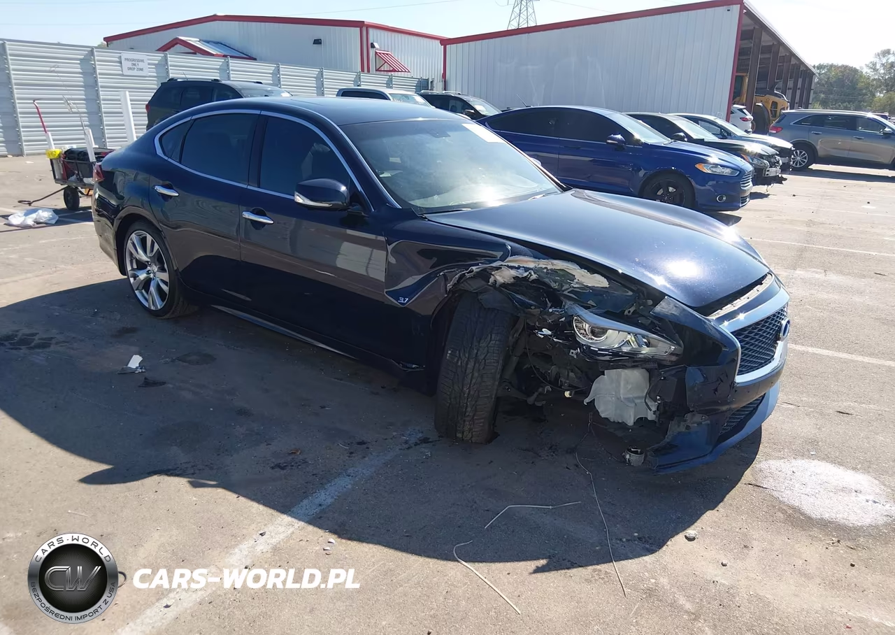 2017 Infiniti Q70 3.7
