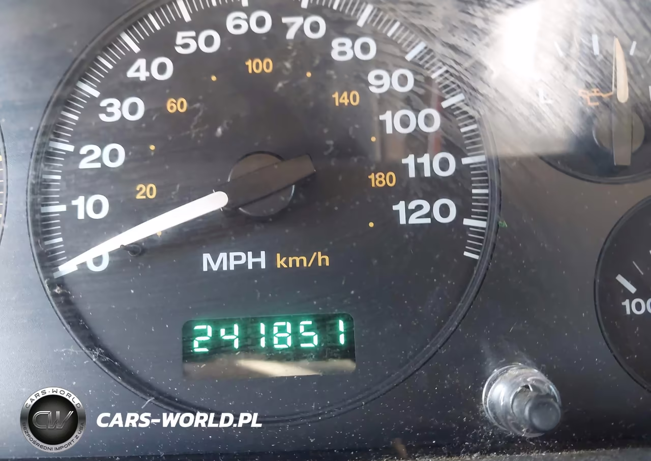 2004 Jeep Grand Cherokee Laredo VIN:1J4GW48S74C125070 - 12
