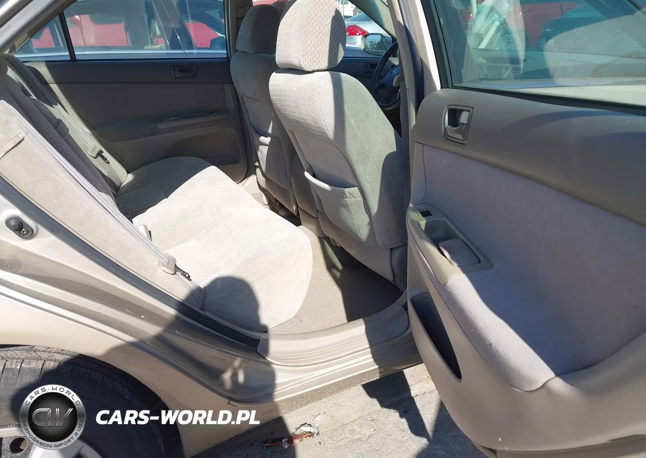 2004 Toyota Camry Le VIN:4T1BE32KX4U890723 - 8