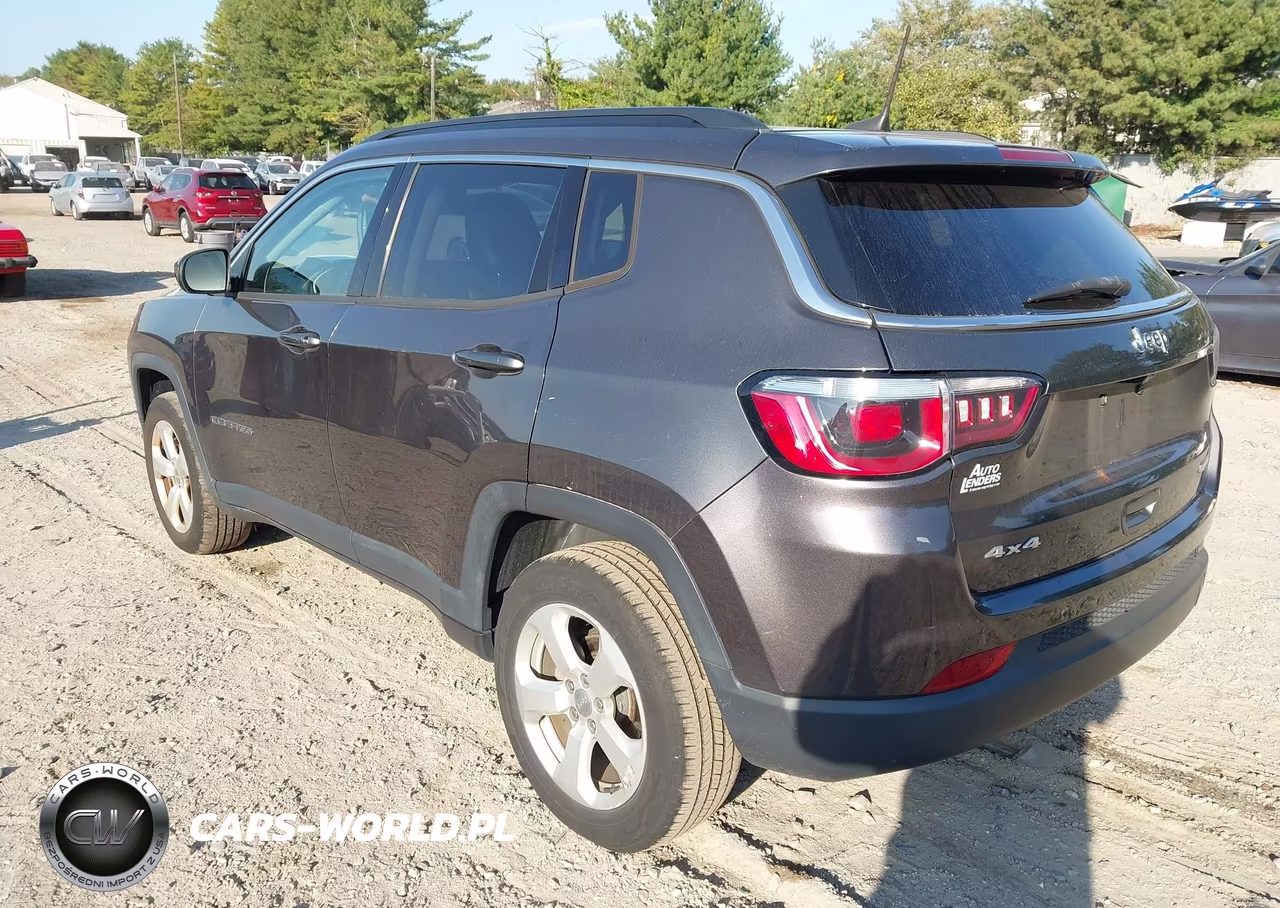 2018 Jeep Compass Latitude 4X4 VIN:3C4NJDBB1JT342327 - 3