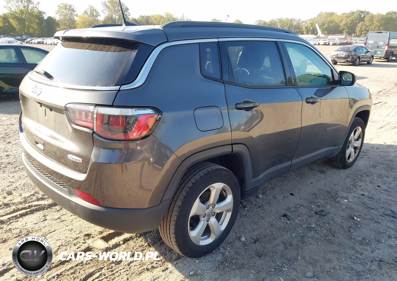 2018 Jeep Compass Latitude 4X4 VIN:3C4NJDBB1JT342327 - 4