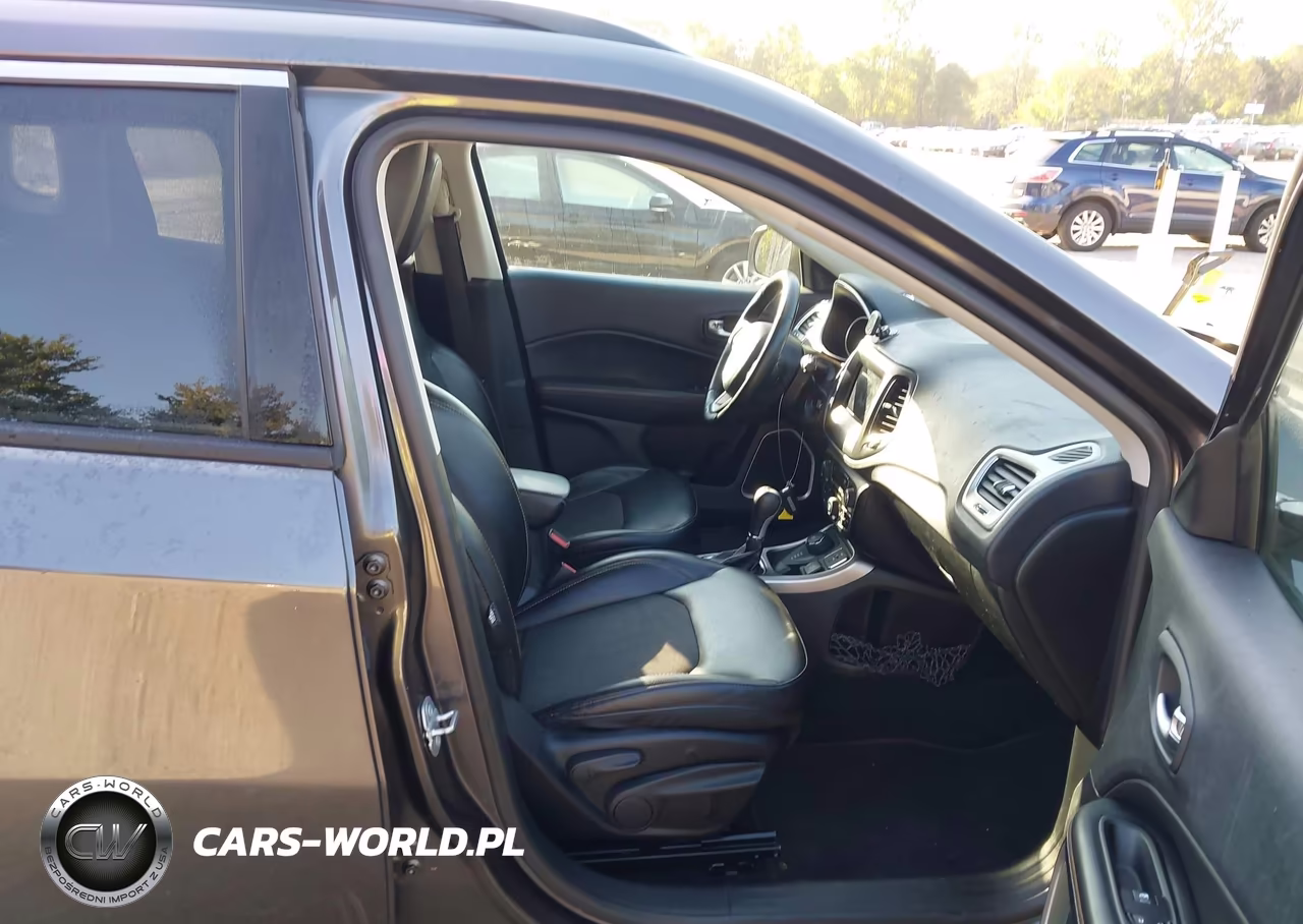 2018 Jeep Compass Latitude 4X4 VIN:3C4NJDBB1JT342327 - 5