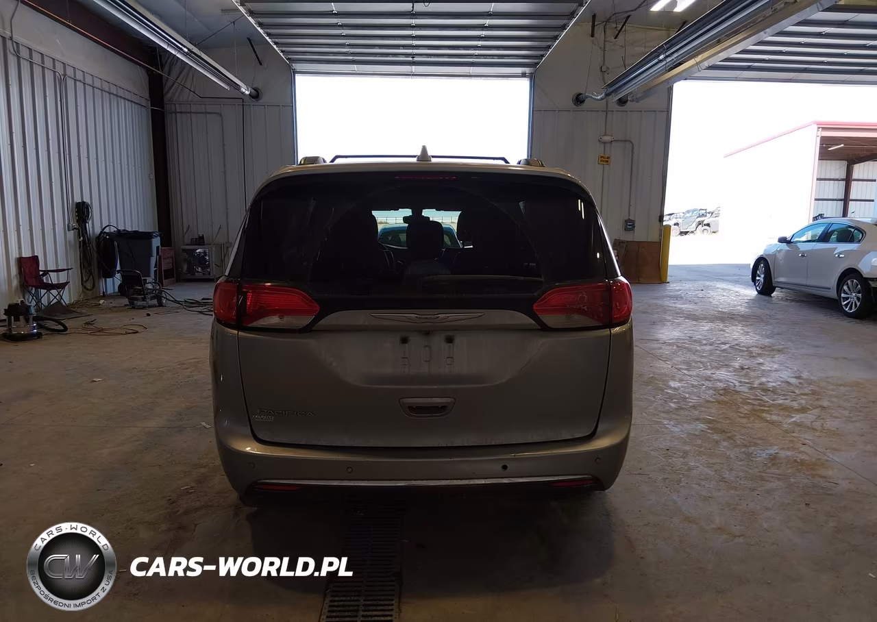 2017 Chrysler Pacifica Touring-L VIN:2C4RC1BG3HR642650 - 16