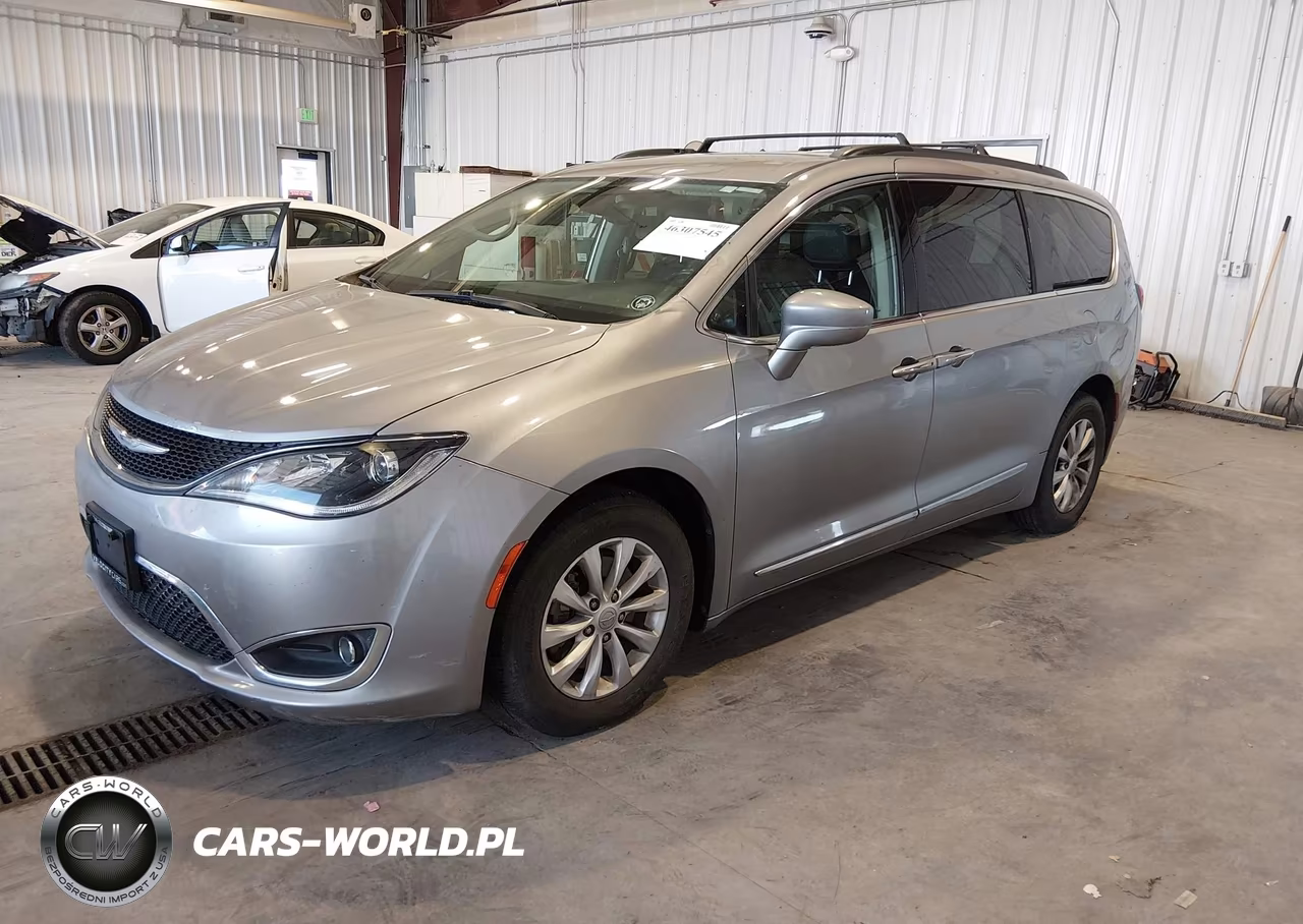 2017 Chrysler Pacifica Touring-L VIN:2C4RC1BG3HR642650 - 2