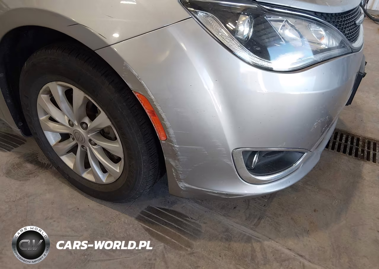 2017 Chrysler Pacifica Touring-L VIN:2C4RC1BG3HR642650 - 6