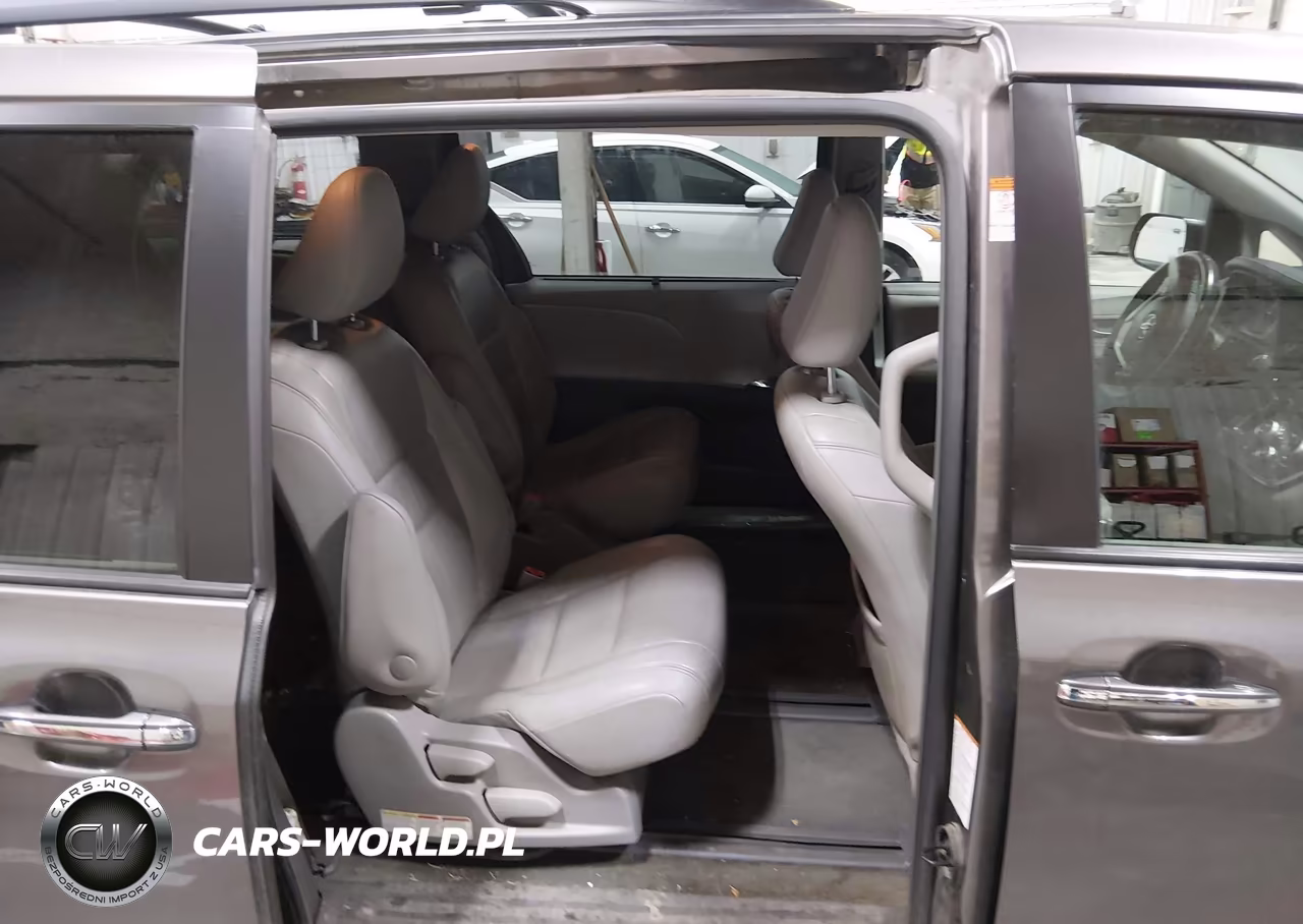 2018 Toyota Sienna Xle 7 Passenger VIN:5TDDZ3DC5JS197260 - 8