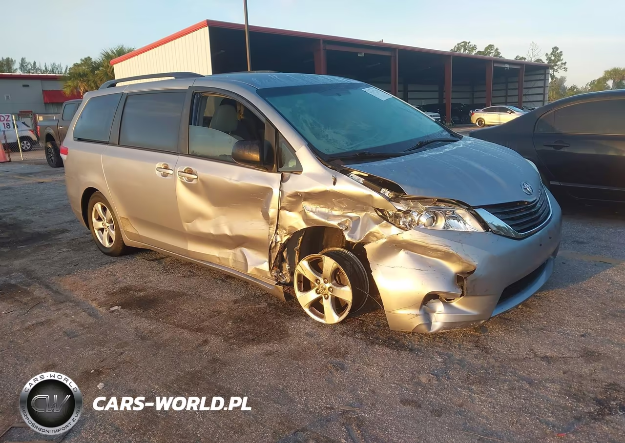 2013 Toyota Sienna Le V6 8 Passenger – zdjęcie 1 z 17