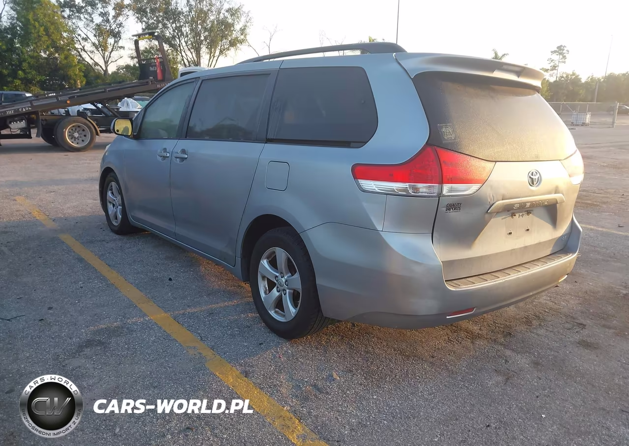2013 Toyota Sienna Le V6 8 Passenger VIN:5TDKK3DC5DS354849 - 3