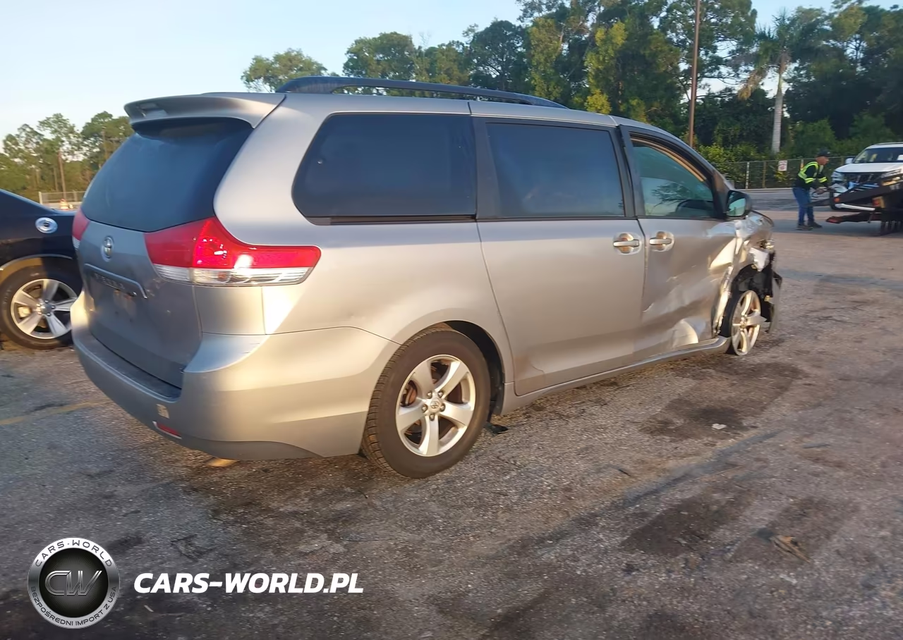 2013 Toyota Sienna Le V6 8 Passenger VIN:5TDKK3DC5DS354849 - 4
