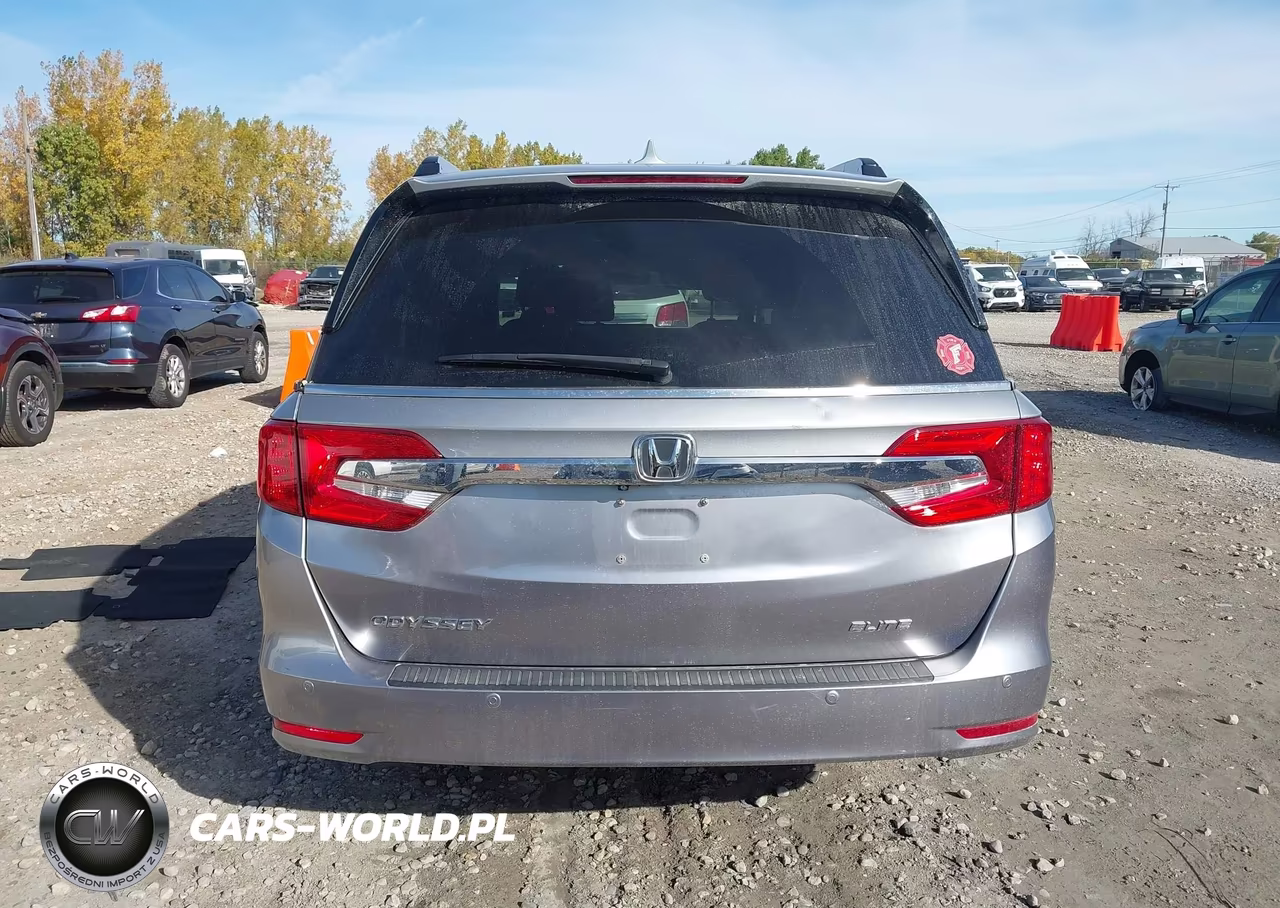 2018 Honda Odyssey Elite VIN:5FNRL6H99JB088361 - 16