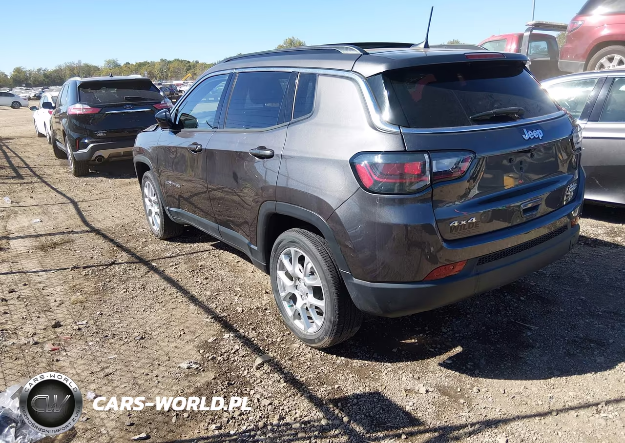 2023 Jeep Compass Latitude Lux Fwd VIN:3C4NJDFN1PT537910 - 3