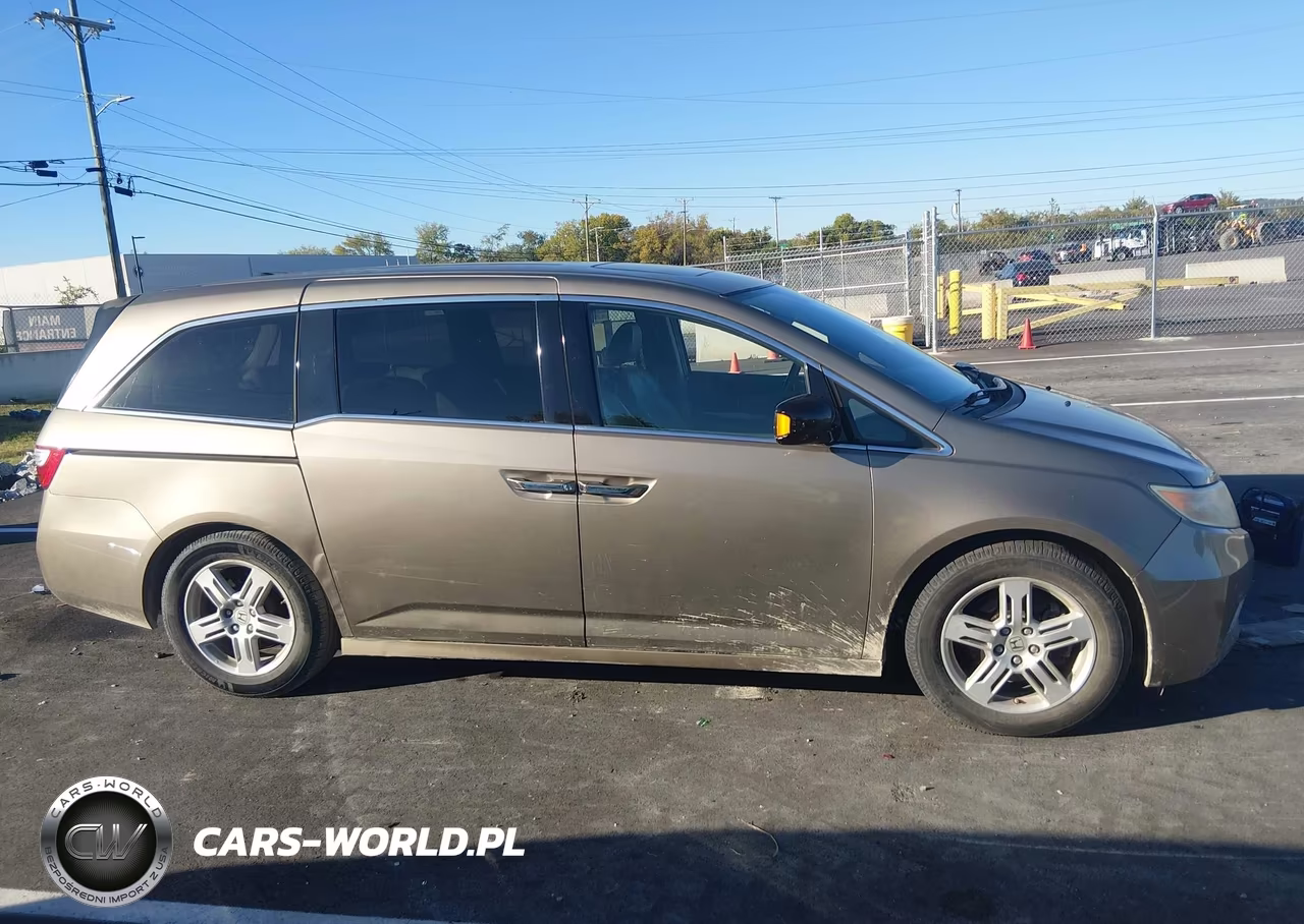 2013 Honda Odyssey Touring-Touring Elite VIN:5FNRL5H98DB038923 - 13