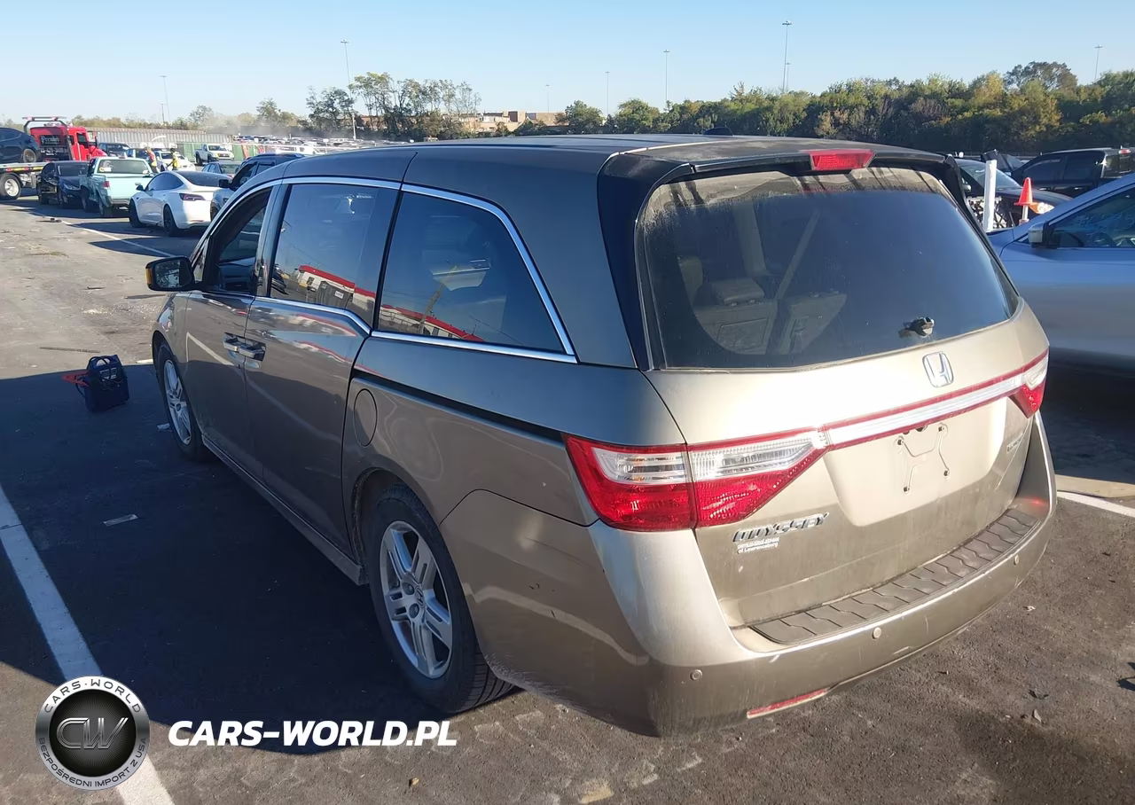 2013 Honda Odyssey Touring-Touring Elite VIN:5FNRL5H98DB038923 - 3