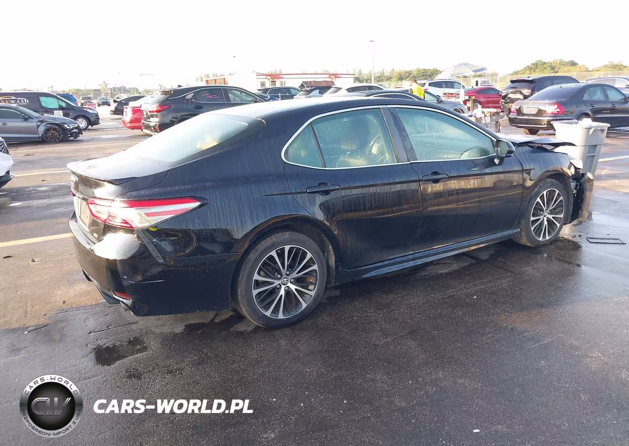 2018 Toyota Camry Se VIN:4T1B11HK2JU604267 - 4