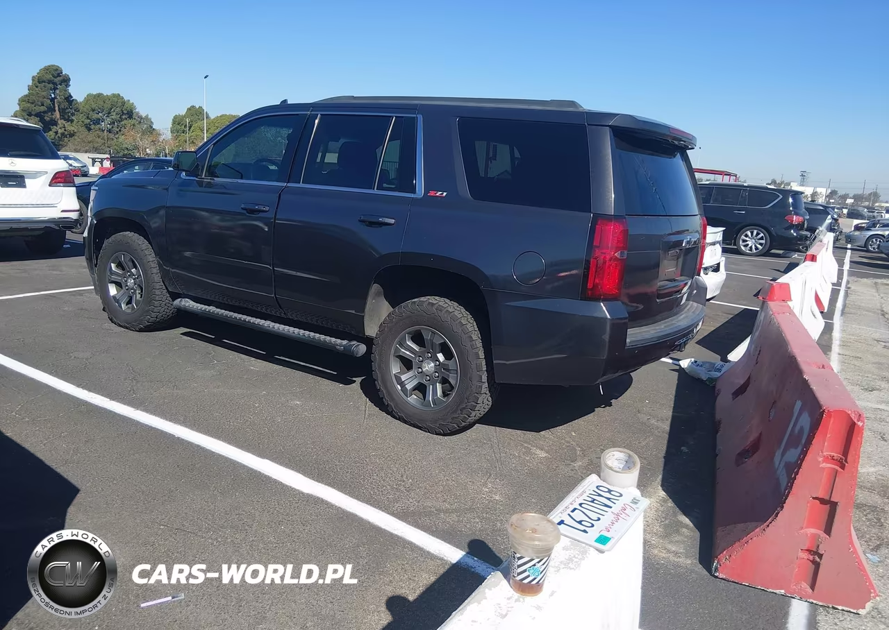 2018 Chevrolet Tahoe Lt VIN:1GNSKBKCXJR157951 - 3