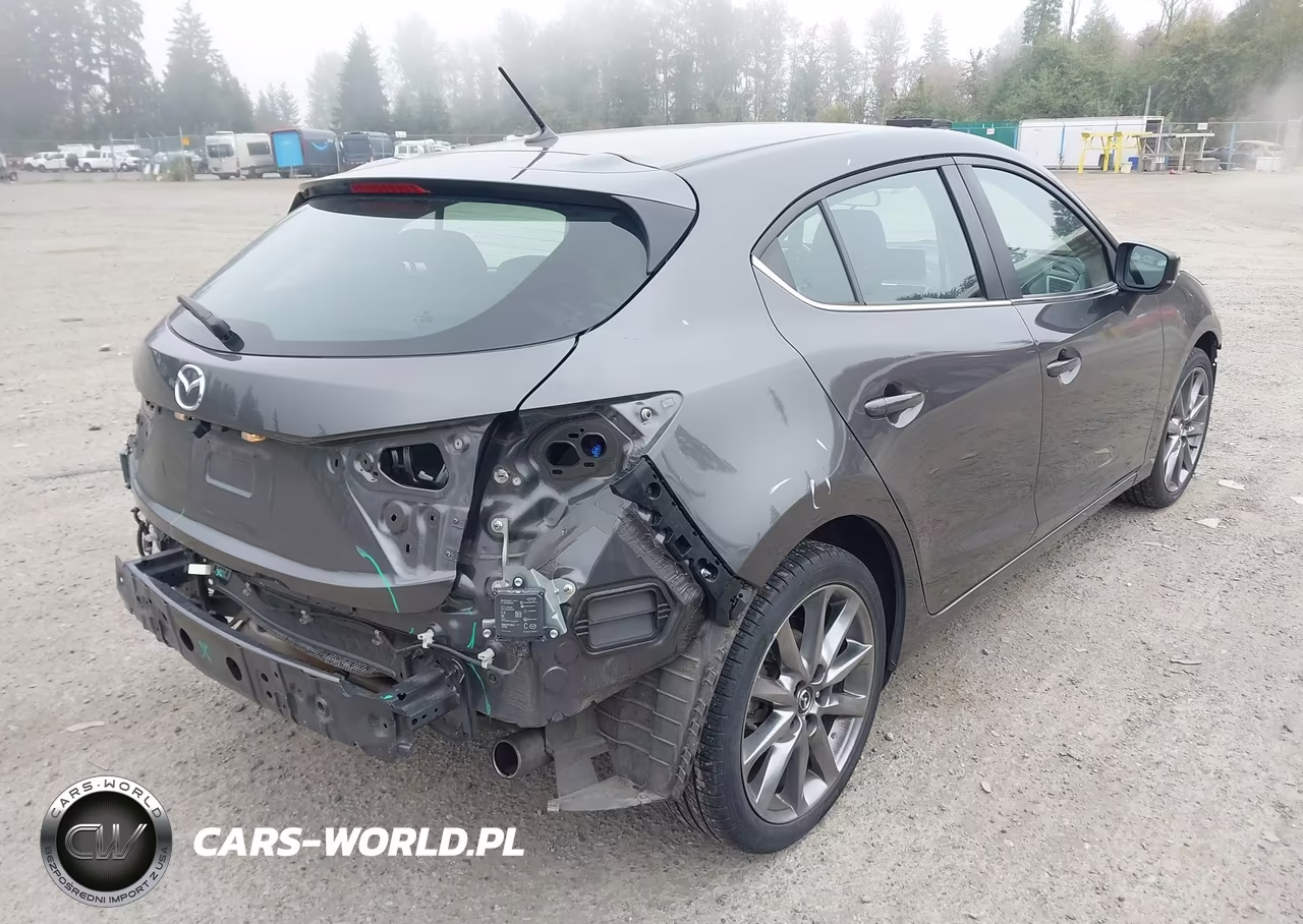 2018 Mazda Mazda3 Touring VIN:3MZBN1L34JM160108 - 4