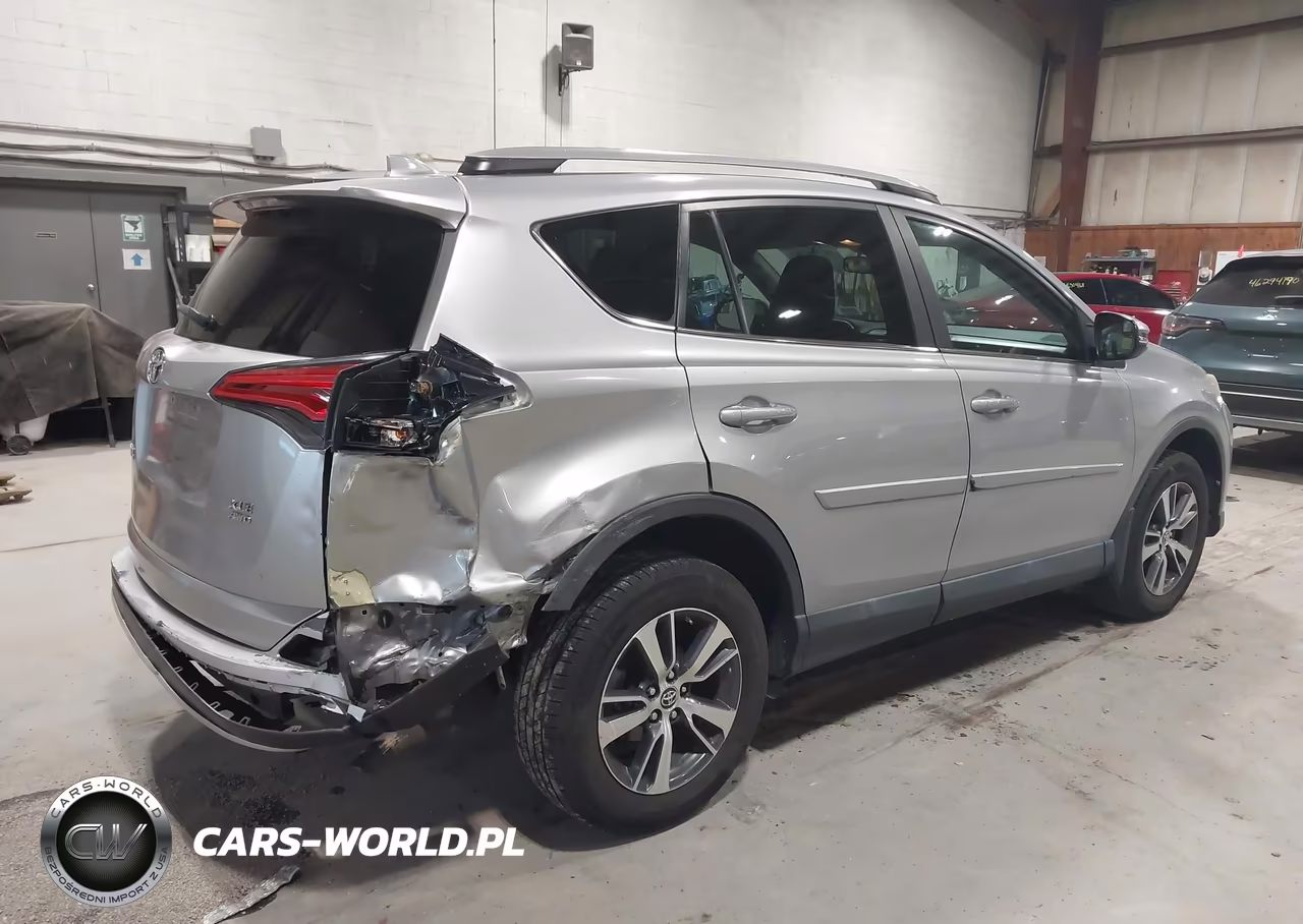 2017 Toyota Rav4 Xle VIN:2T3RFREVXHW591475 - 4